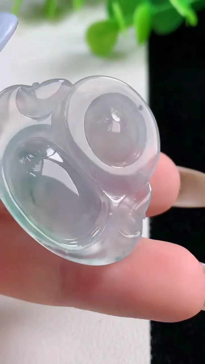 天然A货翡翠种飘花佛公吊坠，尺寸30.6-34-6.4，重量:9.37g
11月12日