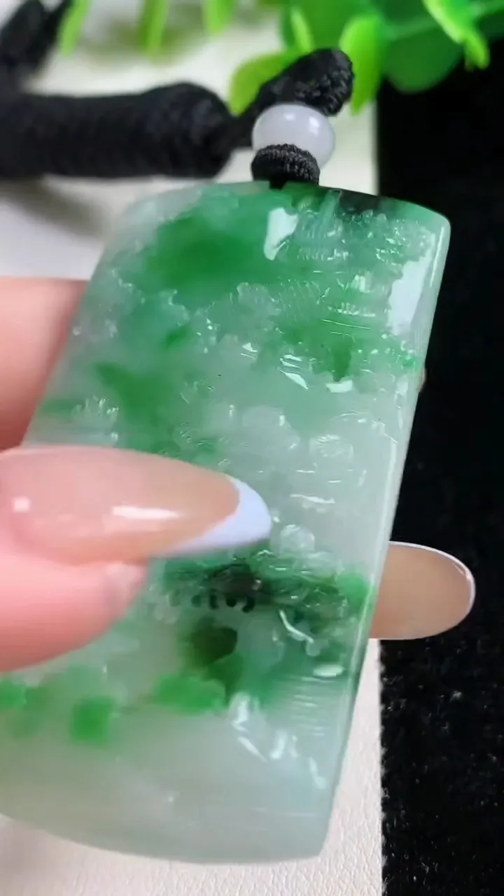 天然A货翡翠山水牌吊坠，尺寸57-35.3-5.8，重量:29.34g
11月12日