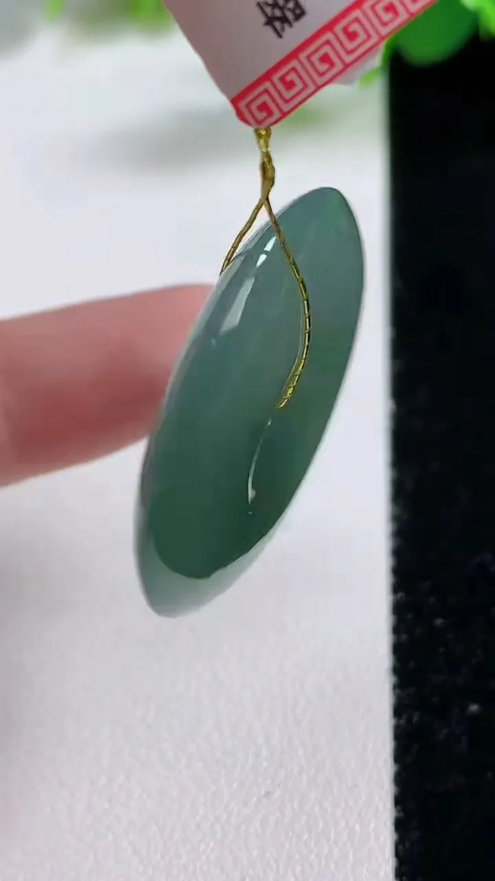 天然A货翡翠平安扣吊坠，尺寸32-5.8，重量:12.23g
11月12日