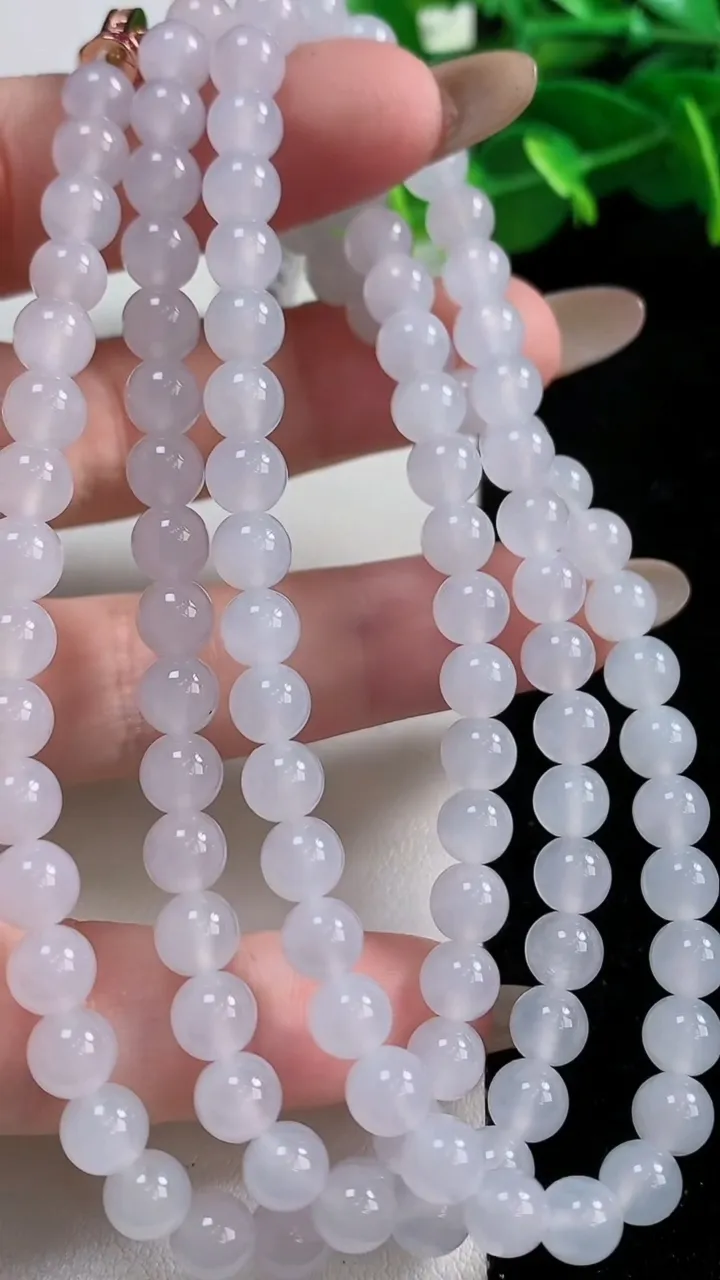 天然A货翡翠圆珠项链112颗，尺寸6，重量:42.05g
11月12日