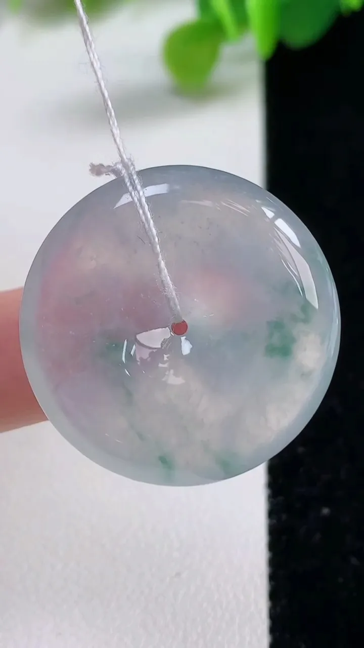 天然A货翡翠种飘花平安扣吊坠，尺寸29-6.4，重量:11.18g
11月12日