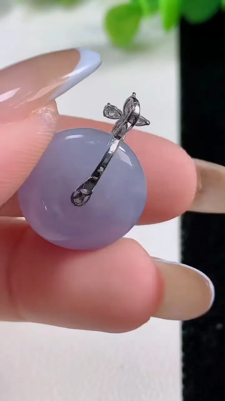 天然A货翡翠种紫罗兰平安扣吊坠，尺寸17-6，重量:4.18g
11月12日