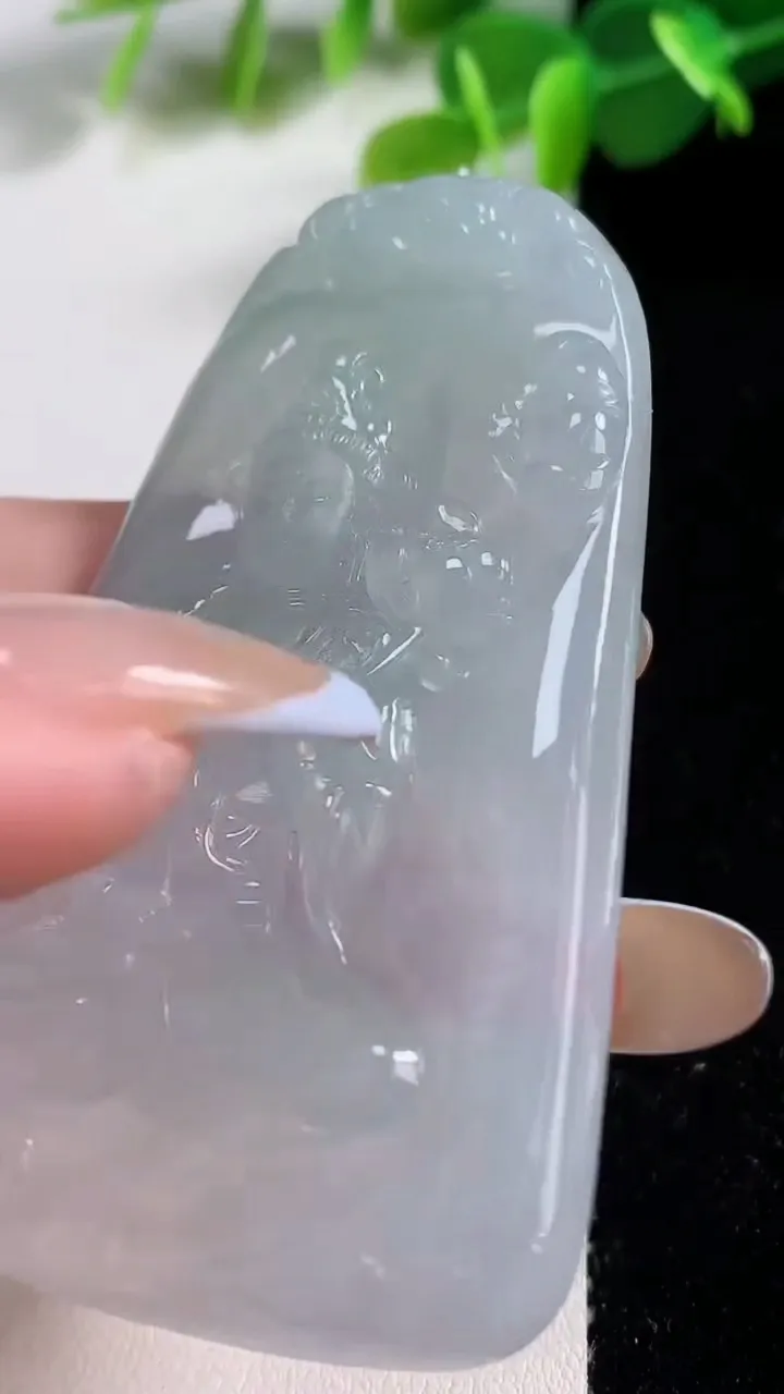 天然A货翡翠大势至观音菩萨吊坠，尺寸64.6-41-6，重量:32.48g
11月12日