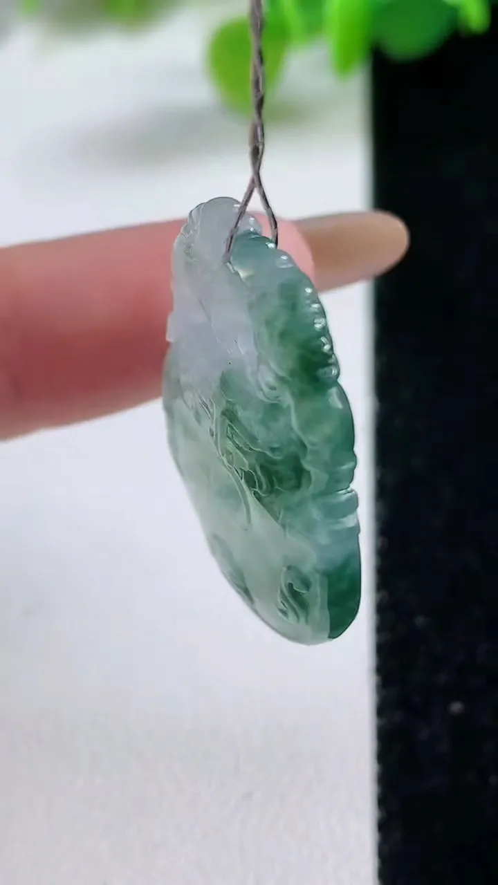 天然A货翡翠冰种飘花仿古平安扣吊坠，尺寸31.4-21.3-4.8，重量:6.33g
11月12日