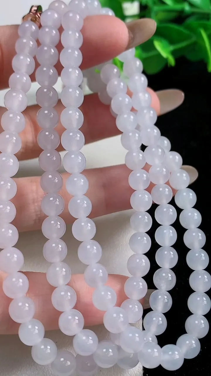 天然A货翡翠圆珠项链112颗，尺寸6，重量:42.05g
11月12日