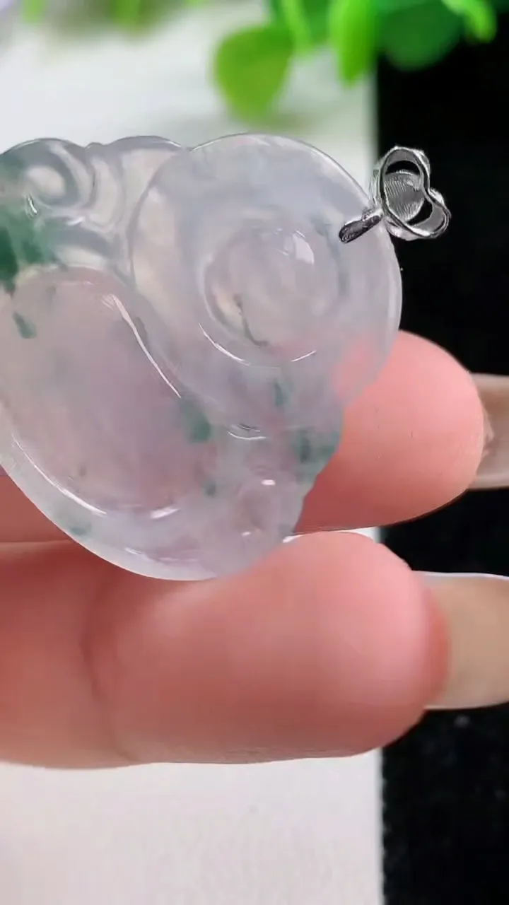 天然A货翡翠种飘花佛公吊坠，尺寸26.5-28.8-4.8，重量:5.56g
11月12日