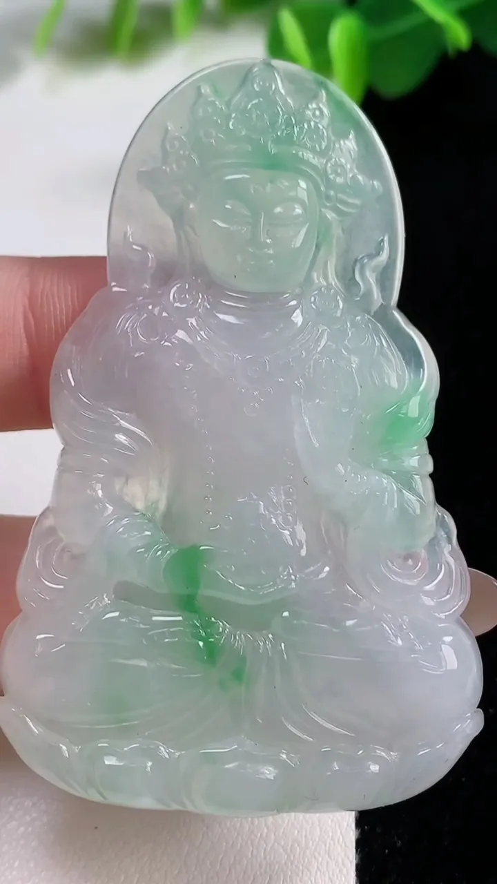 天然A货翡翠度母观音菩萨吊坠，尺寸64.4-40.7-6，重量:24.60g
11月12日