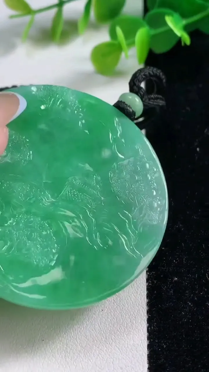 天然A货翡翠山水牌吊坠，尺寸54.7-6，重量:40.43g
11月12日