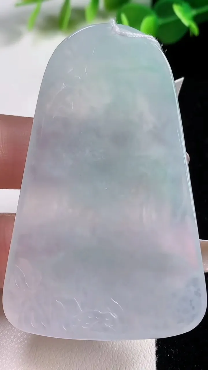 天然A货翡翠大势至观音菩萨吊坠，尺寸64.6-41-6，重量:32.48g
11月12日