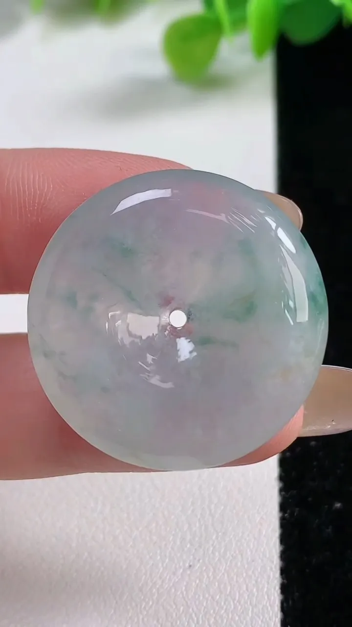 天然A货翡翠冰种飘花平安扣吊坠，尺寸29-5.7，重量:9.88g
11月12日