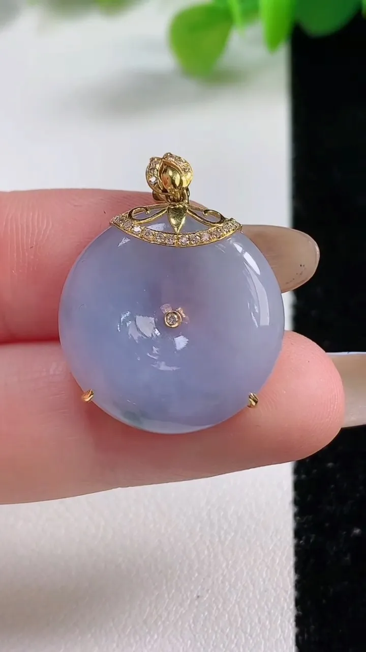 天然A货翡翠种紫罗兰 飘花平安扣吊坠，尺寸21-4.4，重量:4.72g
11月12日