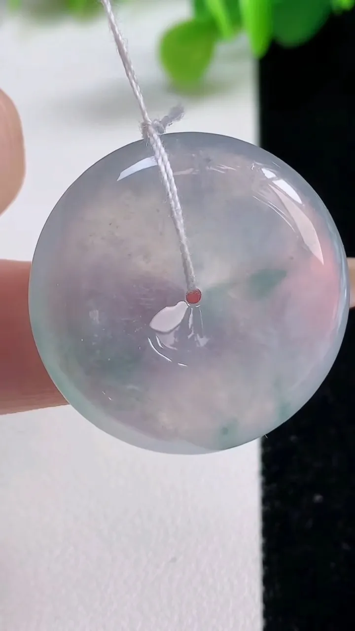 天然A货翡翠种飘花平安扣吊坠，尺寸29-6.4，重量:11.18g
11月12日