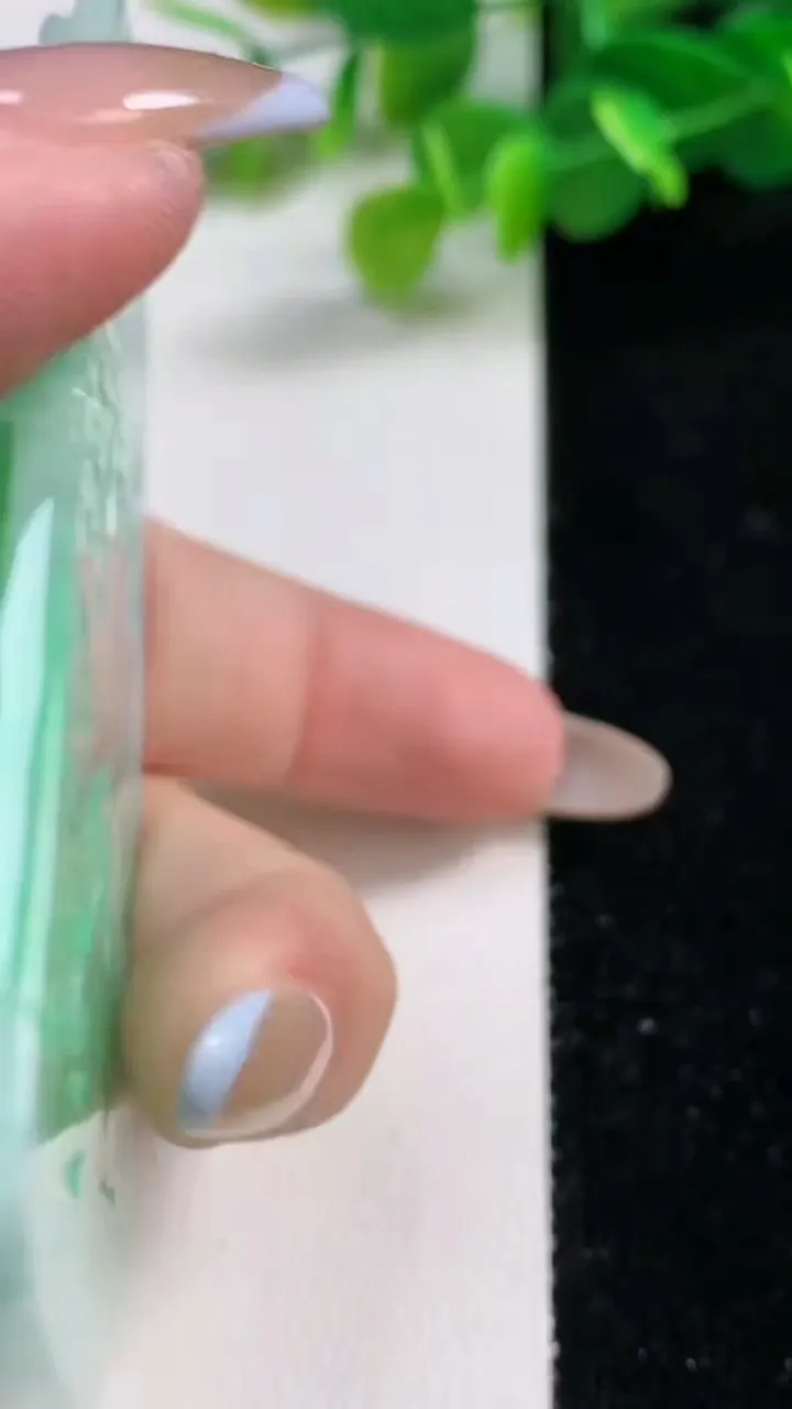 天然A货翡翠山水牌吊坠，尺寸77.4-53-6.7，重量:50.40g
11月12日