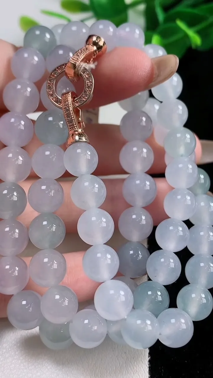 天然A货翡翠圆珠项链61颗，尺寸8，重量:72.48g11月12日
工厂直销收藏佳品,种好水足，色泽