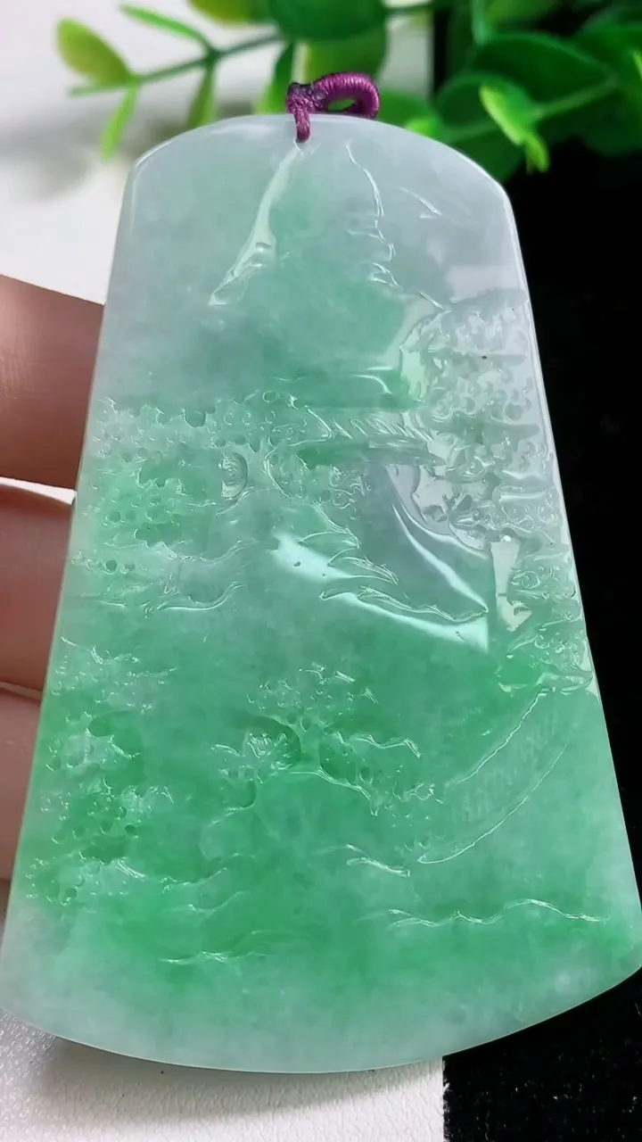 天然A货翡翠山水牌吊坠，尺寸77.4-53-6.7，重量:50.40g
11月12日