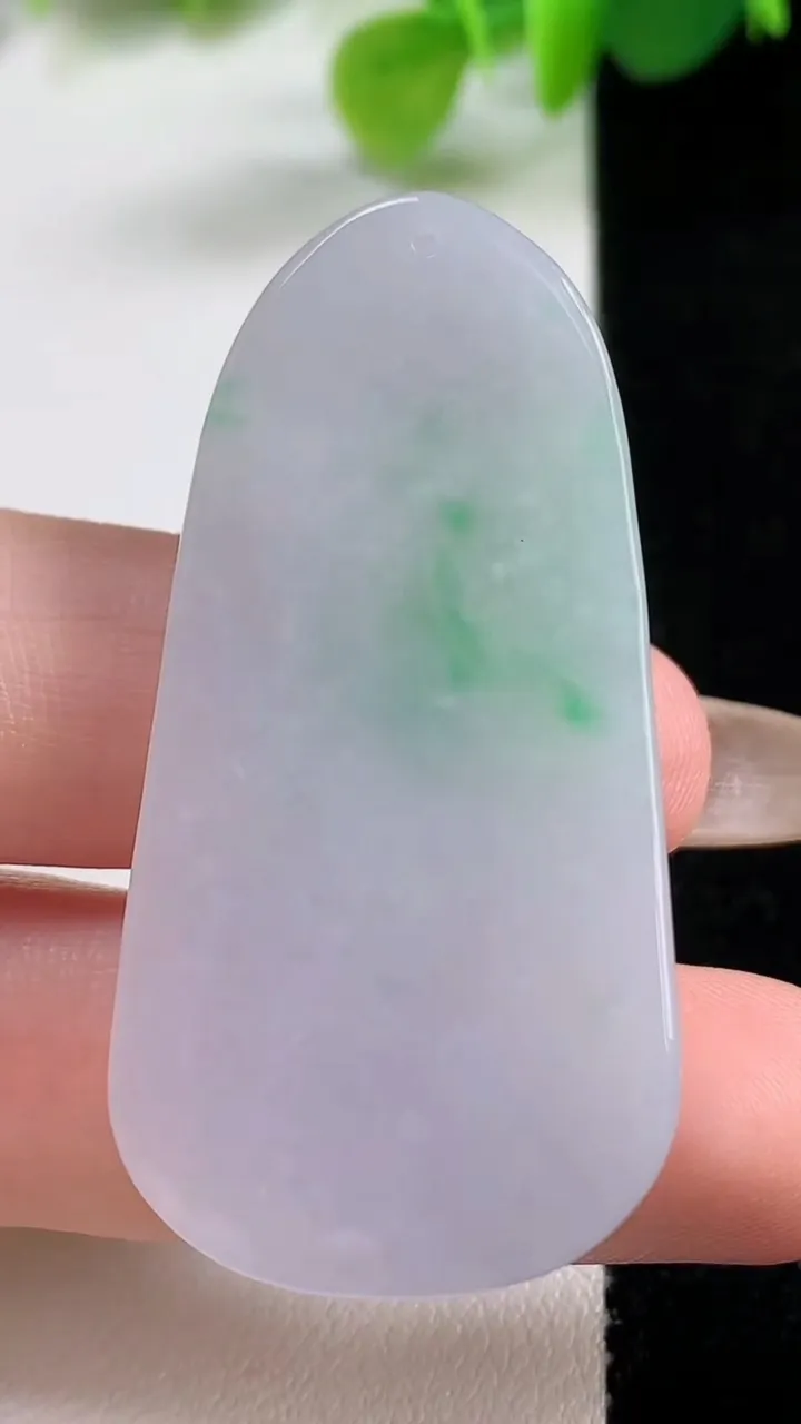 天然A货翡翠大势至观音菩萨吊坠，尺寸48-24-6.7，重量:15.86g
11月12日