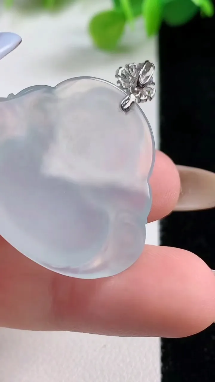 天然A货翡翠佛公吊坠，尺寸28.8-32.3-6，重量:9.40g
11月12日