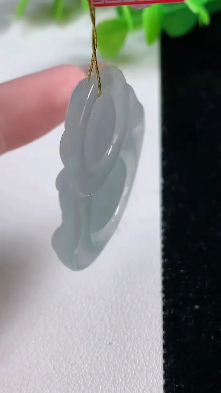 天然A货翡翠冰种飘花佛公吊坠，尺寸35.6-38.3-6.5，重量:12.45g
11月12日