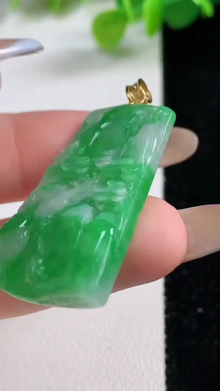 天然A货翡翠山水牌吊坠，尺寸35.2-23-5，重量:7.50g
11月12日