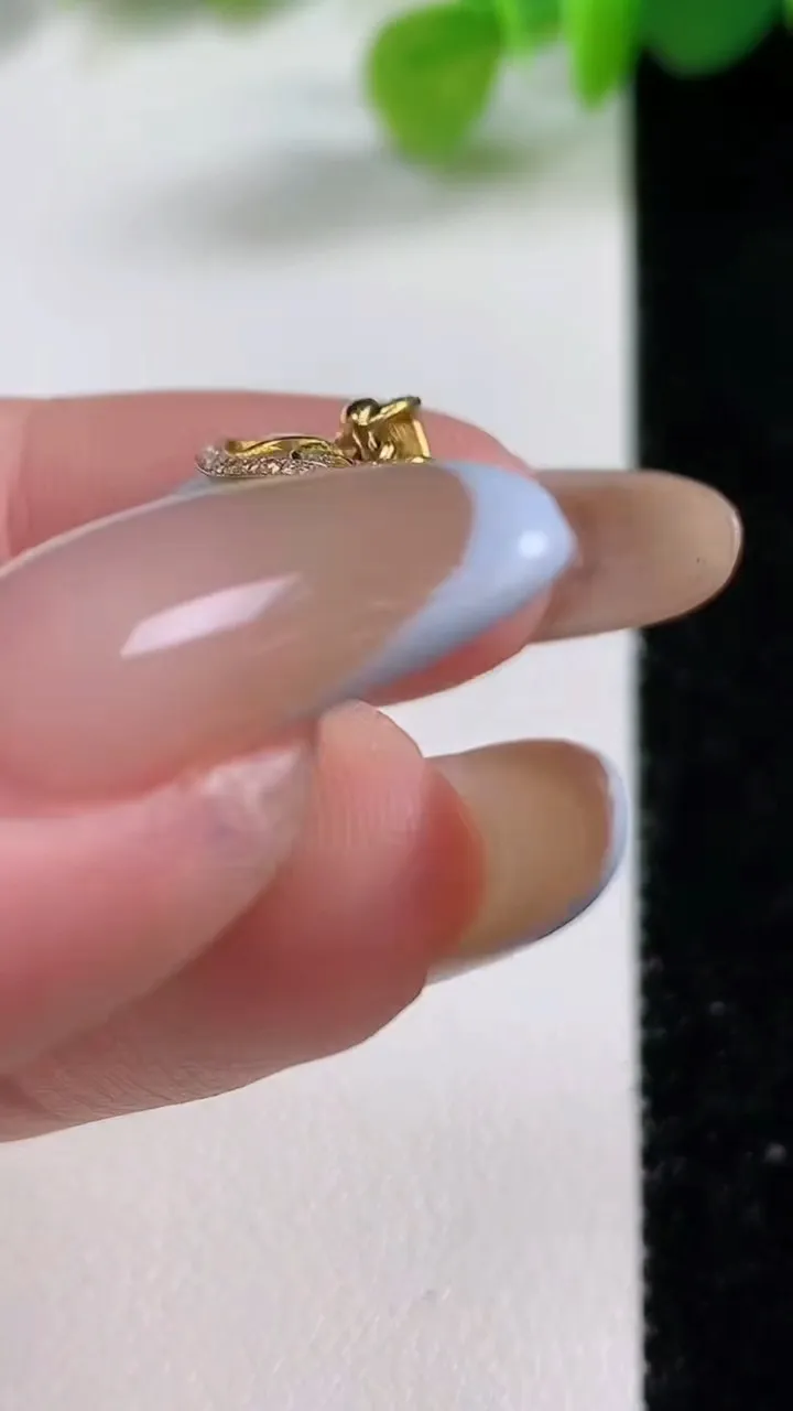 天然A货翡翠种紫罗兰 飘花平安扣吊坠，尺寸21-4.4，重量:4.72g
11月12日