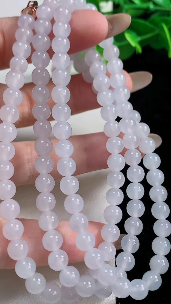 天然A货翡翠圆珠项链112颗，尺寸6，重量:42.05g
11月12日