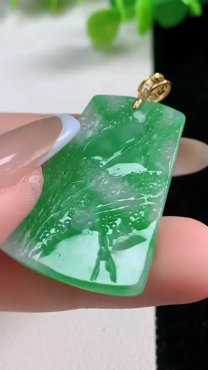 天然A货翡翠山水牌吊坠，尺寸35.2-23-5，重量:7.50g
11月12日