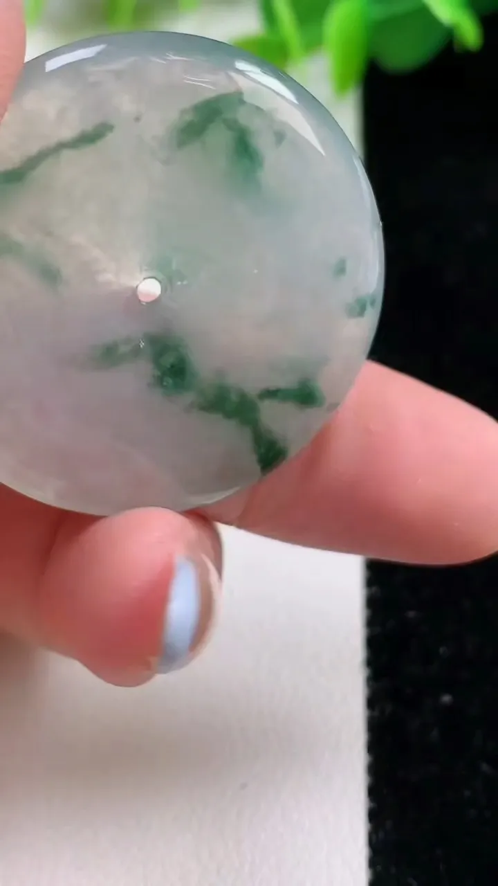 天然A货翡翠冰种飘花平安扣吊坠，尺寸34.7-5.4，重量:13.77g
11月12日