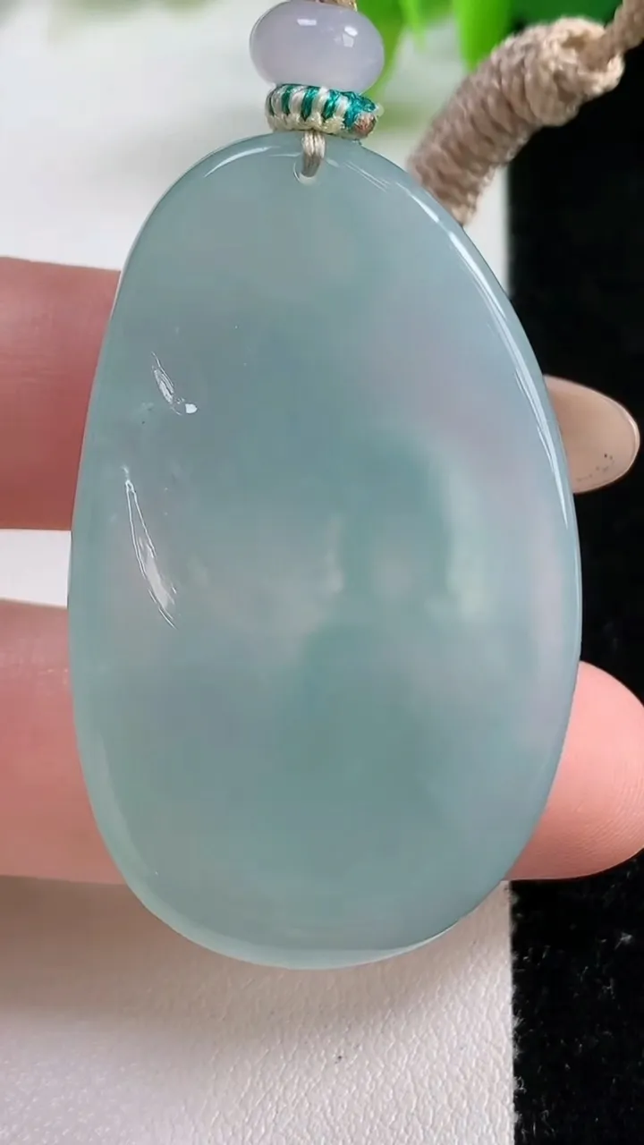 天然A货翡翠大势至观音菩萨吊坠，尺寸45.5-27.8-6.7，重量:20.07g
11月12日