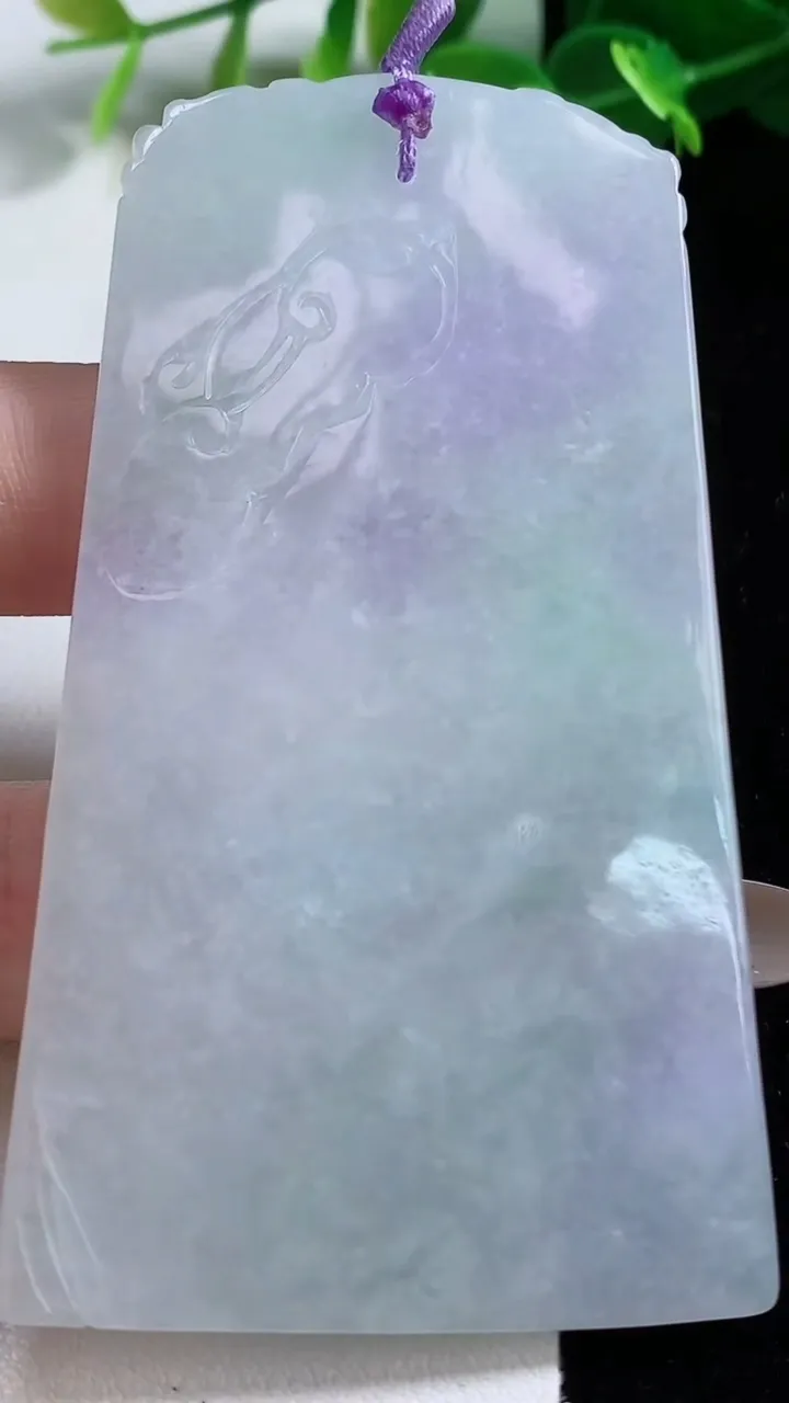 天然A货翡翠普贤菩萨吊坠，尺寸77.3-45-5.7，重量:46.26g
11月12日