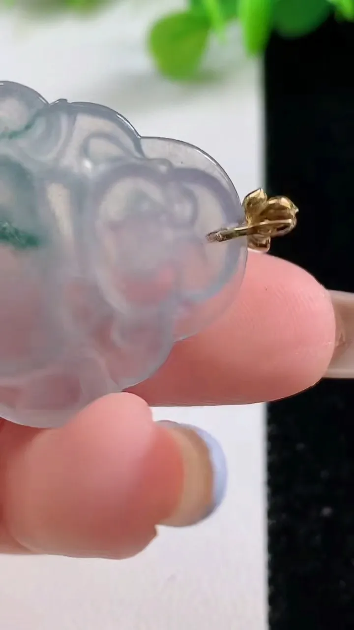 天然A货翡翠种飘花佛公吊坠，尺寸26.4-28.4-5.8，重量:6.82g
11月12日