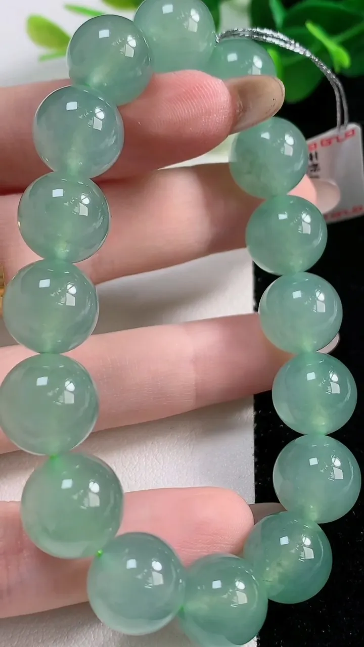 天然A货翡翠圆珠手串16颗，尺寸12.8，重量:55.46g11月12日
工厂直销收藏佳品,种好水足