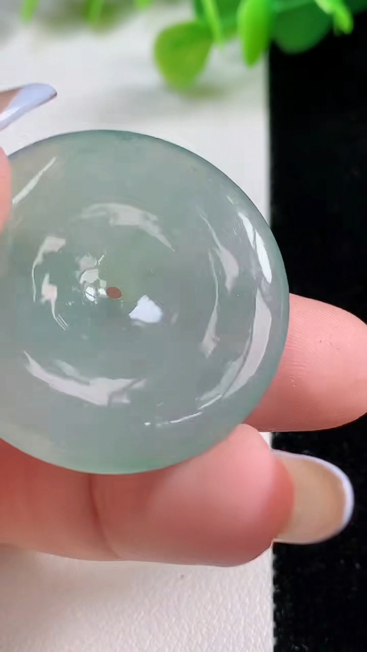 天然A货翡翠平安扣吊坠，尺寸33.8-5.6，重量:14.14g
11月12日