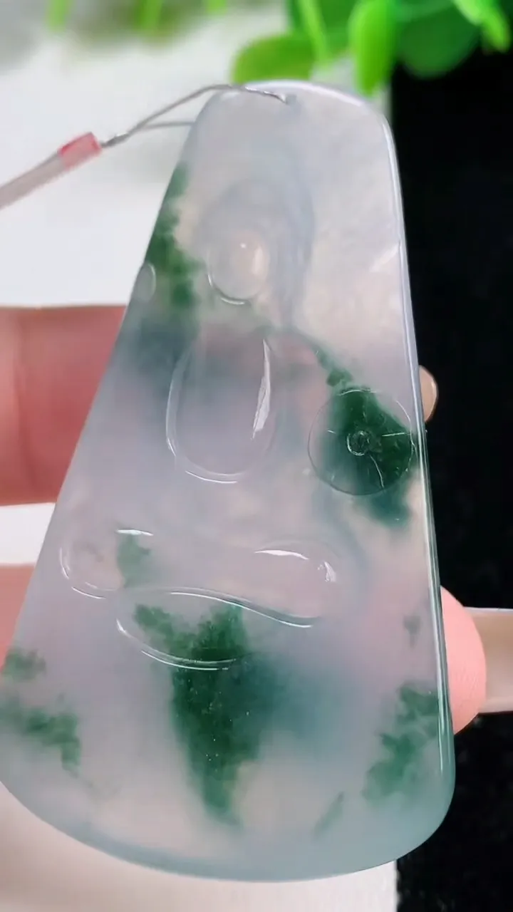 天然A货翡翠冰种飘花阿弥陀佛吊坠，尺寸55.7-32-5.5，重量:18.76g
11月12日