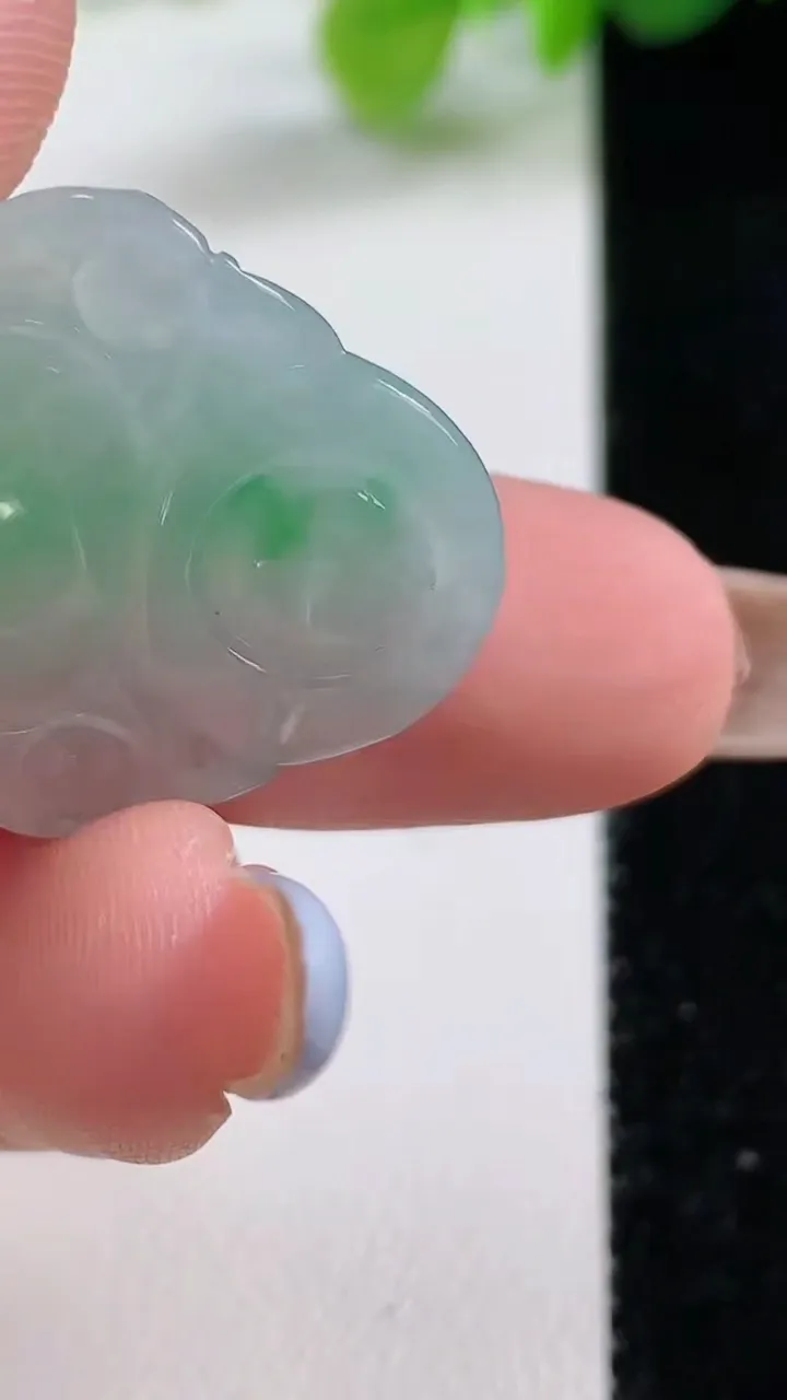 天然A货翡翠佛公吊坠，尺寸24.4-25-6.8，重量:5.98g
11月12日