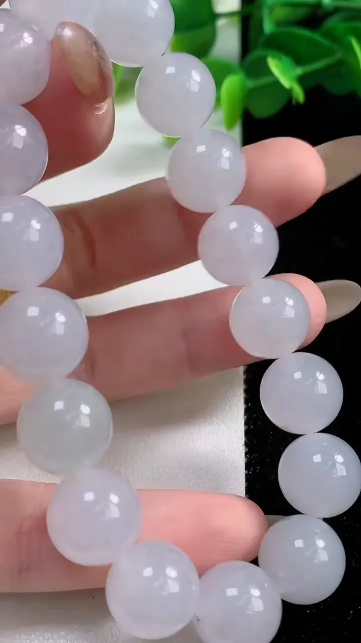 天然A货翡翠种白冰圆珠手串17颗，尺寸12.4，重量:56.42g11月12日
工厂直销收藏佳品,种