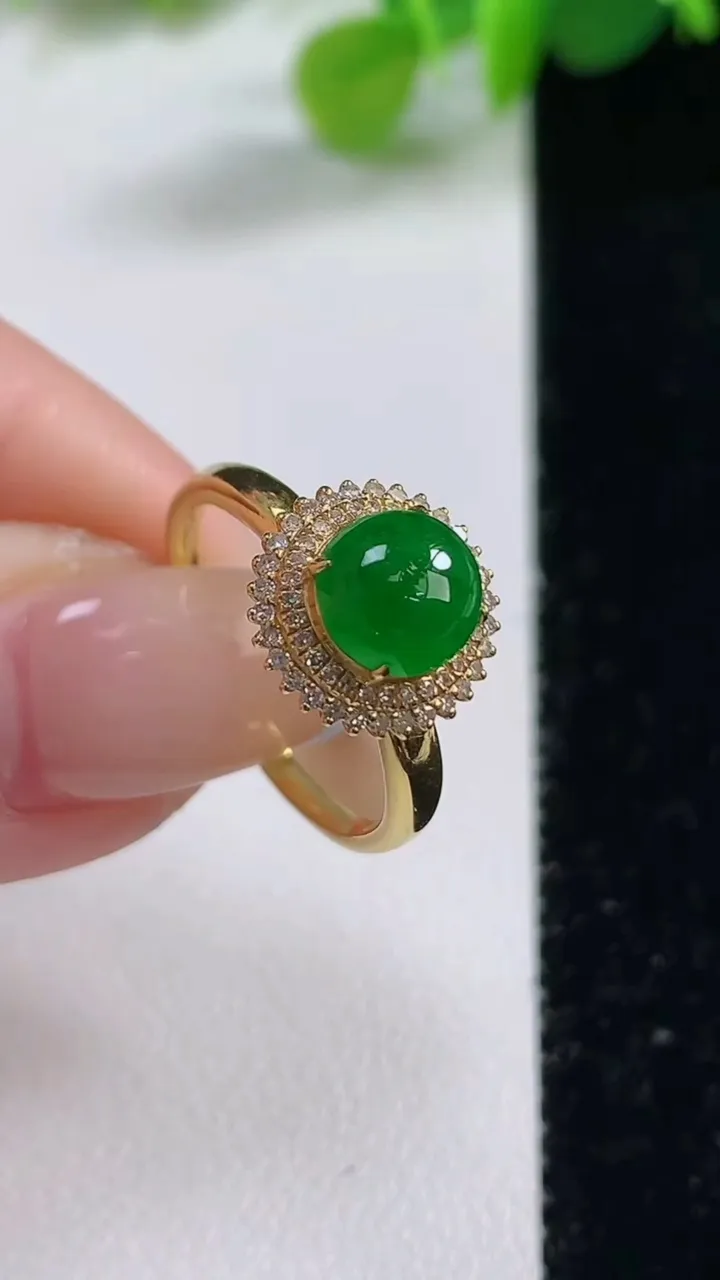 天然A货翡翠蛋面戒指，尺寸17.4-6.8-8.7，重量:2.47g2025年11月12日
工厂直销