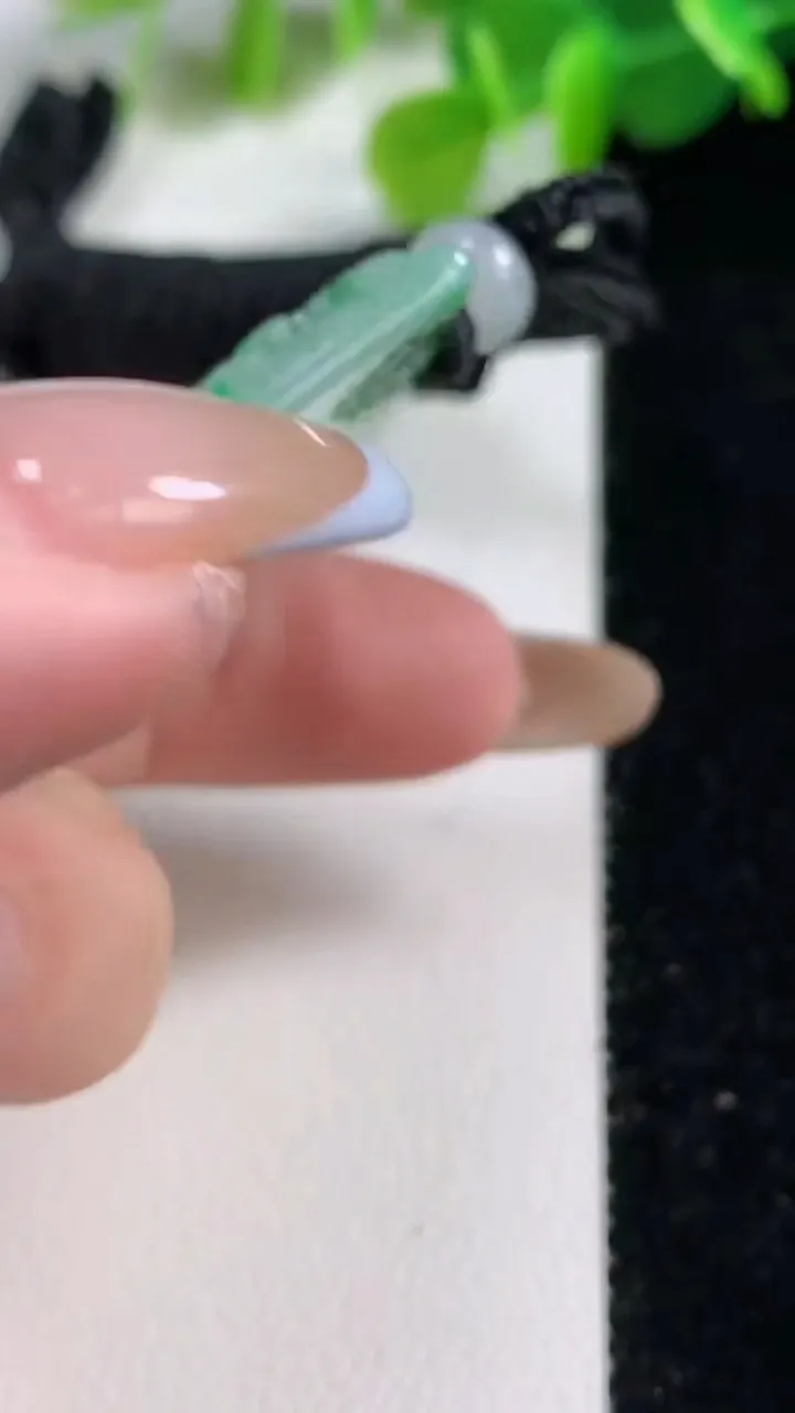 天然A货翡翠山水牌吊坠，尺寸57-35.3-5.8，重量:29.34g
11月12日