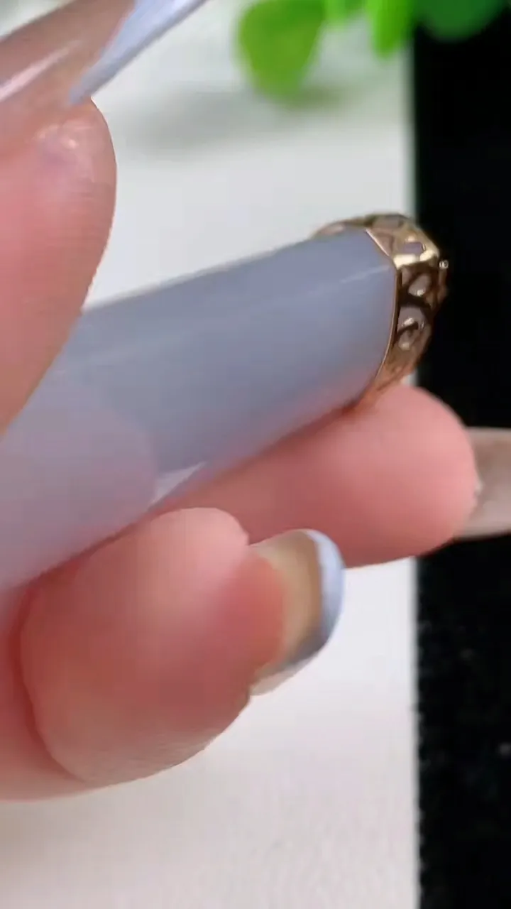 天然A货翡翠种紫罗兰福瓜吊坠，尺寸32-12.8-6.7，重量:5.93g
11月12日