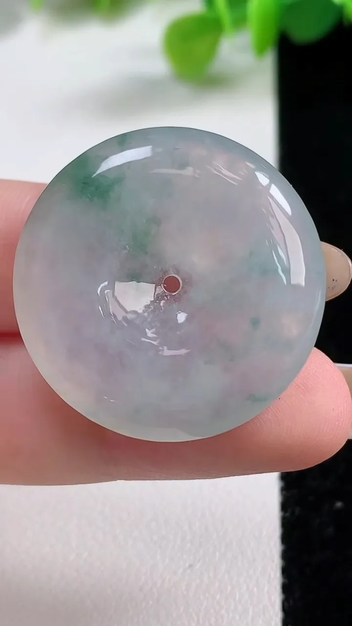 天然A货翡翠冰种飘花平安扣吊坠，尺寸29-5.7，重量:9.88g
11月12日