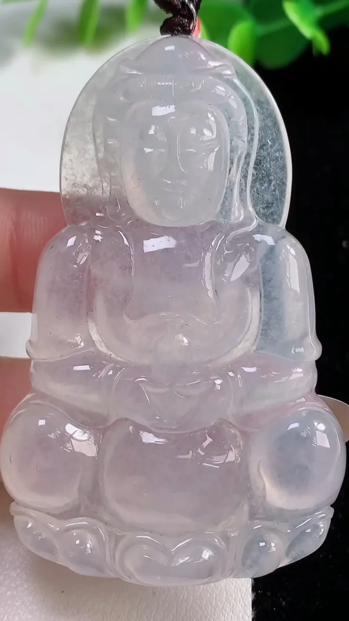 天然A货翡翠种白冰正装观音菩萨吊坠，尺寸64.4-10.2-7，重量:29.93g
11月12日