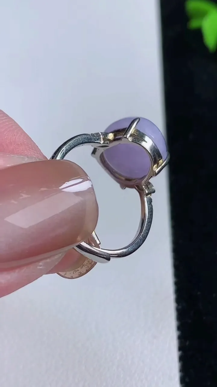 天然A货翡翠925银紫罗兰蛋面戒指，尺寸11-11-6.7，重量:3.38g2025年11月13日
工厂直销收藏佳品,种好水足，色泽均匀，有种有色，上手高大气！