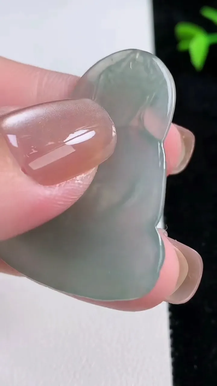 天然A货翡翠观音菩萨吊坠，尺寸39.6-29-4，重量:8.74g
11月13日