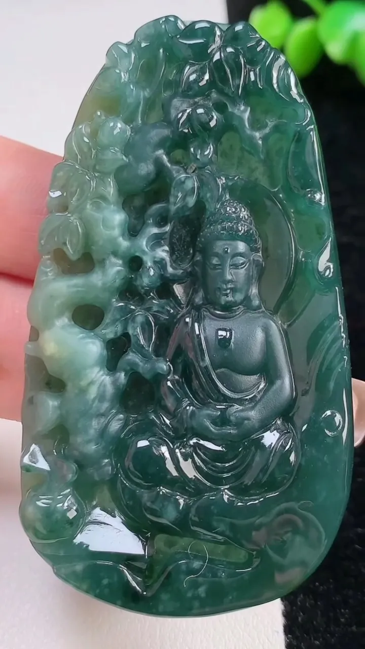 天然A货翡翠蓝水山水观音菩萨吊坠，尺寸74-41.5-7.5，重:47.20g
11月13日