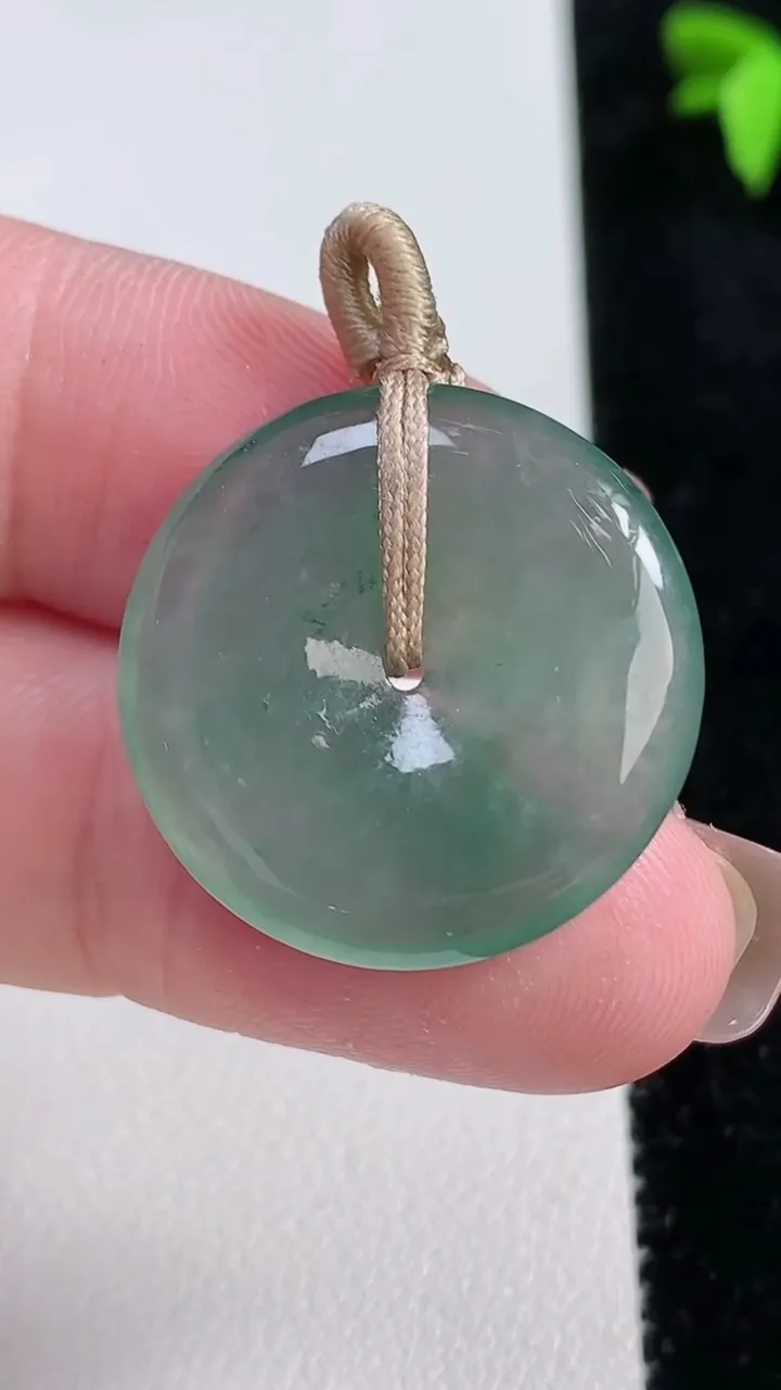 天然A货翡翠平安扣吊坠，尺寸24-4.4，重量:5.66g
11月13日