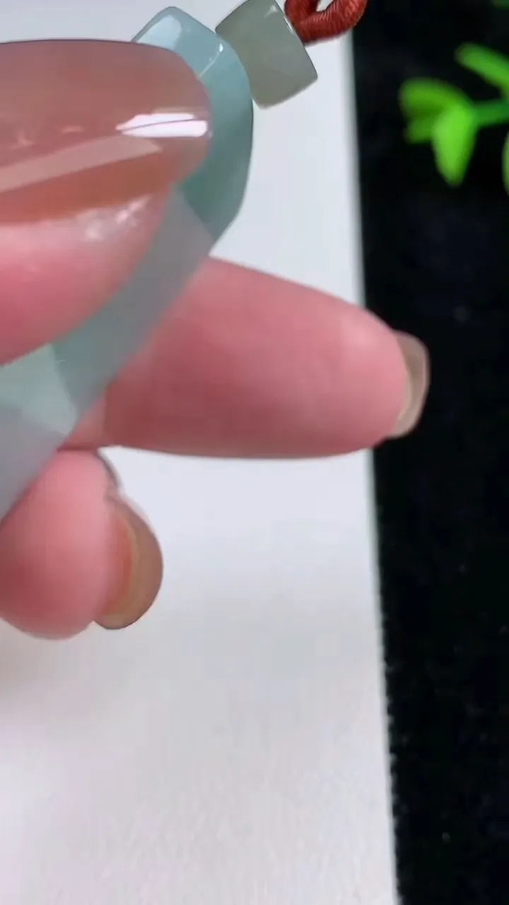 天然A货翡翠仿古无事牌吊坠，尺寸43.8-30.8-5.8，重量:22.93g
11月13日