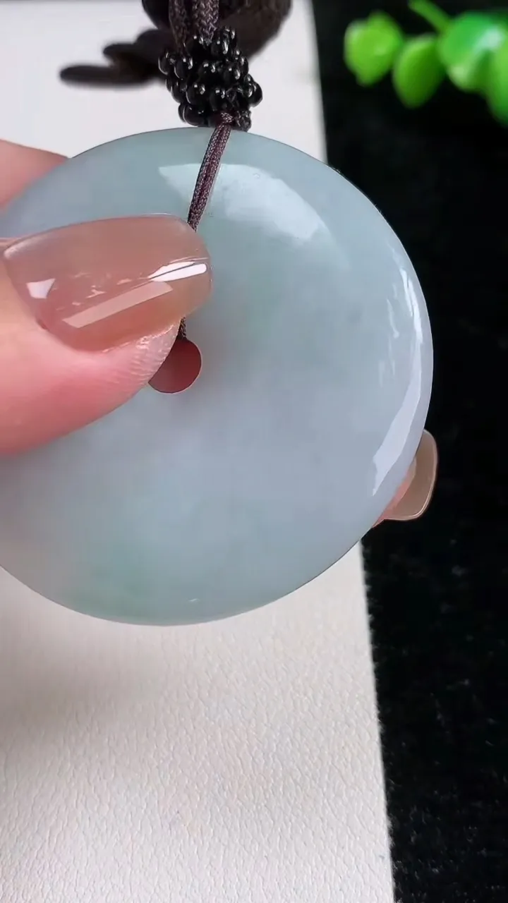 天然A货翡翠平安扣吊坠，尺寸46.6-5.8，重:38.84g
11月13日