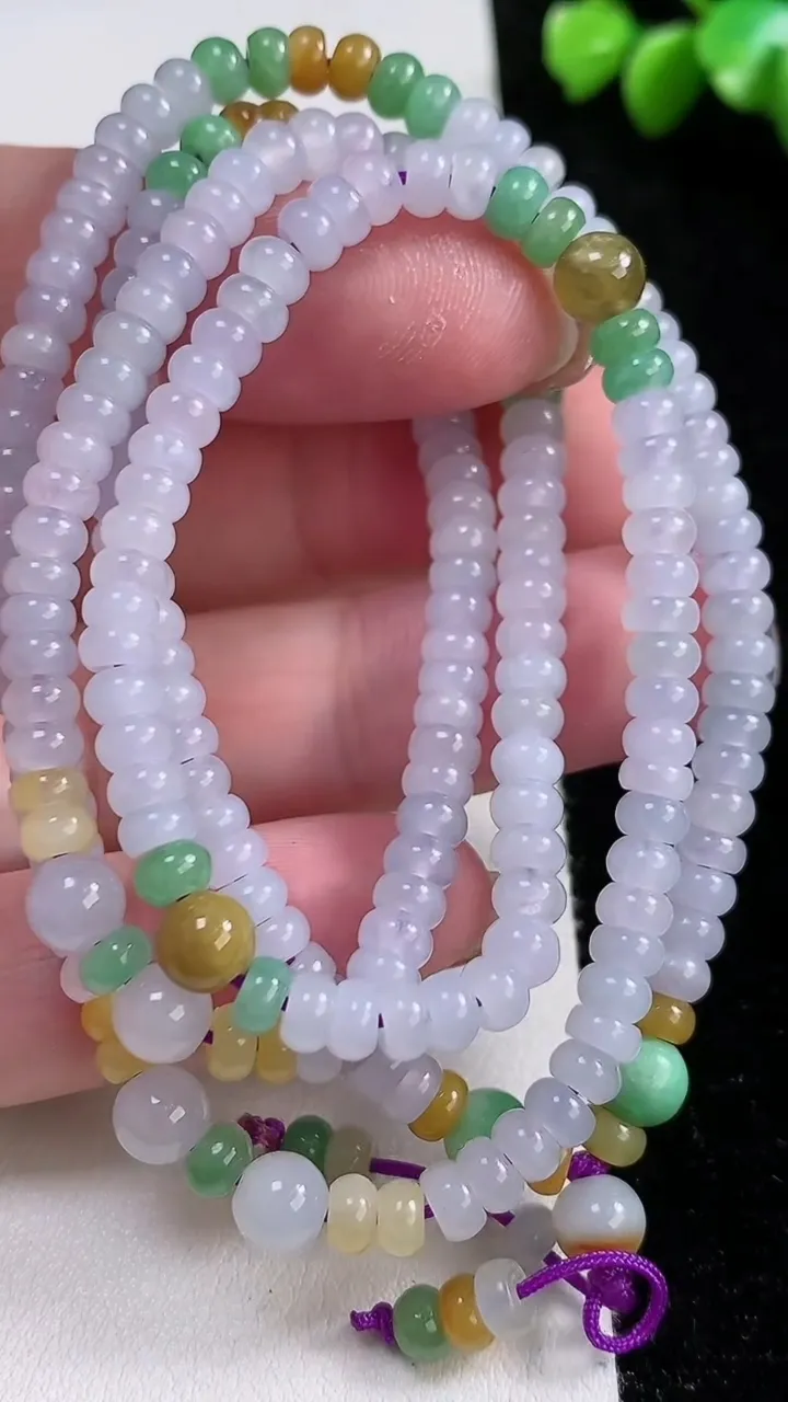 天然A货翡翠三彩算盘珠项链，尺寸4.5-233颗，重:30.56g11月13日
工厂直销收藏佳品,种好水足，色泽均匀，有种有色，上手高大气！