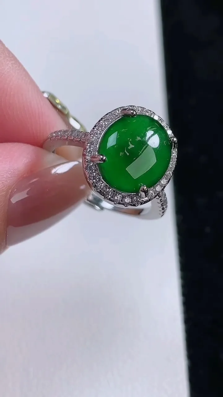 天然A货翡翠蛋面戒指，尺寸12-10，重:3.62g2025年11月13日
工厂直销收藏佳品,种好水