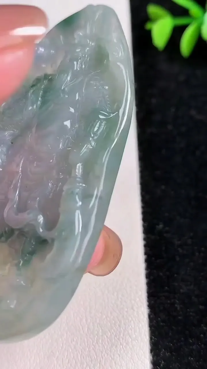 天然A货翡翠飘花御龙关公吊坠，尺寸72.4-37-6.6，重:32.70g
11月13日