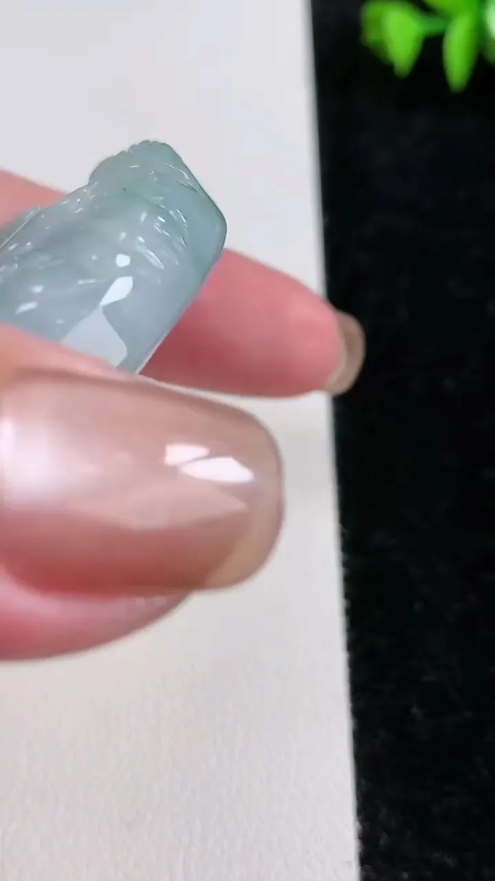 天然A货翡翠龙牌吊坠，尺寸51.7-11.7，重:59.06g
11月13日